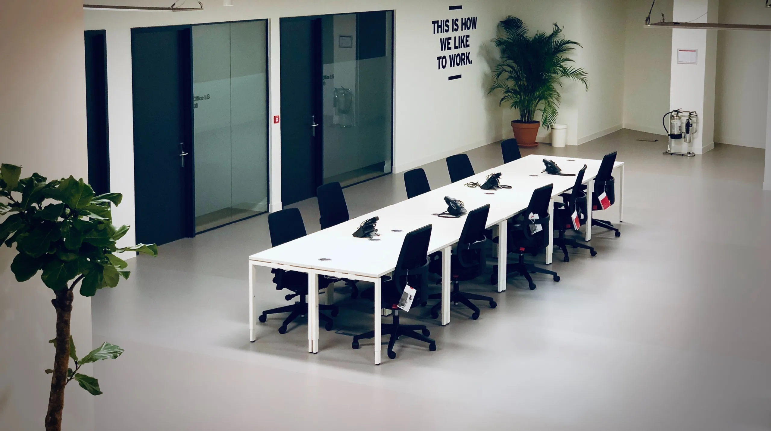 joe-taylor-Oc8PwFhnPE0-unsplash CROP Exterior commercial offices building